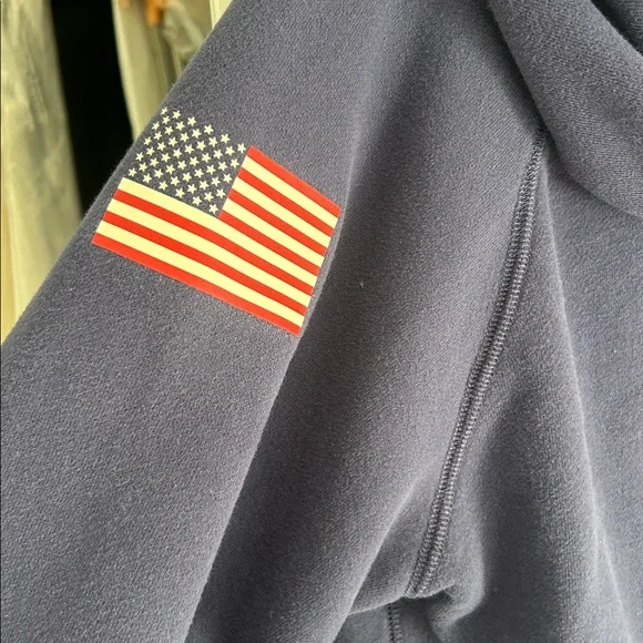 Mens Vineyard Vines hoodie - Picture 5 of 7